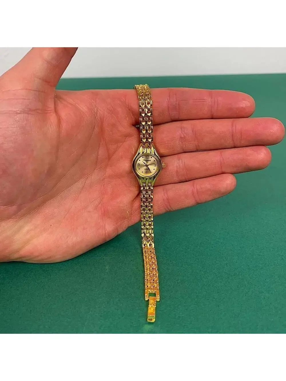 Cute gold round dainty stainless steel y2k 2000s style watch
